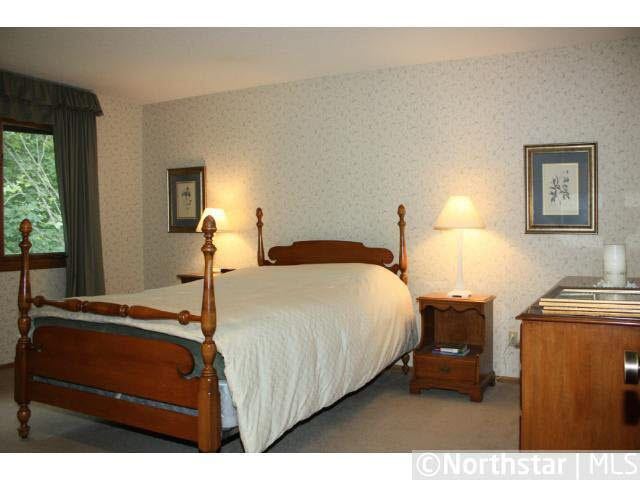 8021 Tierneys Woods Road Bloomington, MN 55438 - Photo 12 of 17 Gallery Image 12