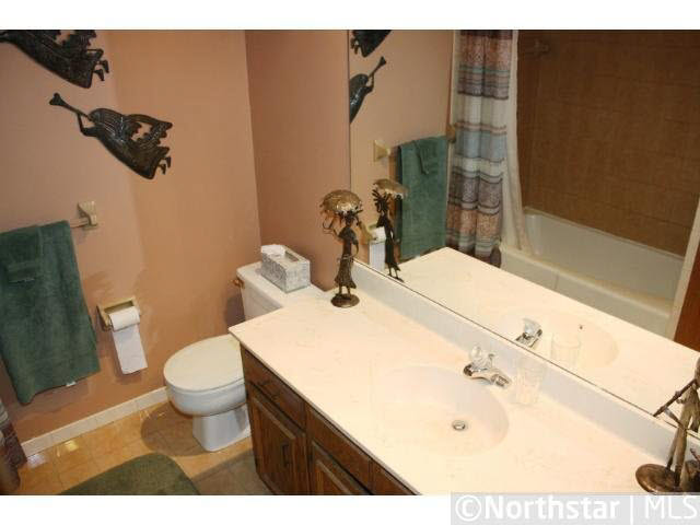 8021 Tierneys Woods Road Bloomington, MN 55438 - Photo 14 of 17 Gallery Image 14