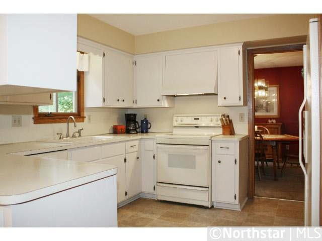8021 Tierneys Woods Road Bloomington, MN 55438 - Photo 6 of 17 Gallery Image 6