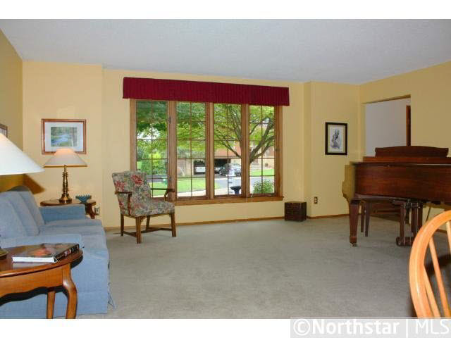 8021 Tierneys Woods Road Bloomington, MN 55438 - Photo 8 of 17 Gallery Image 8