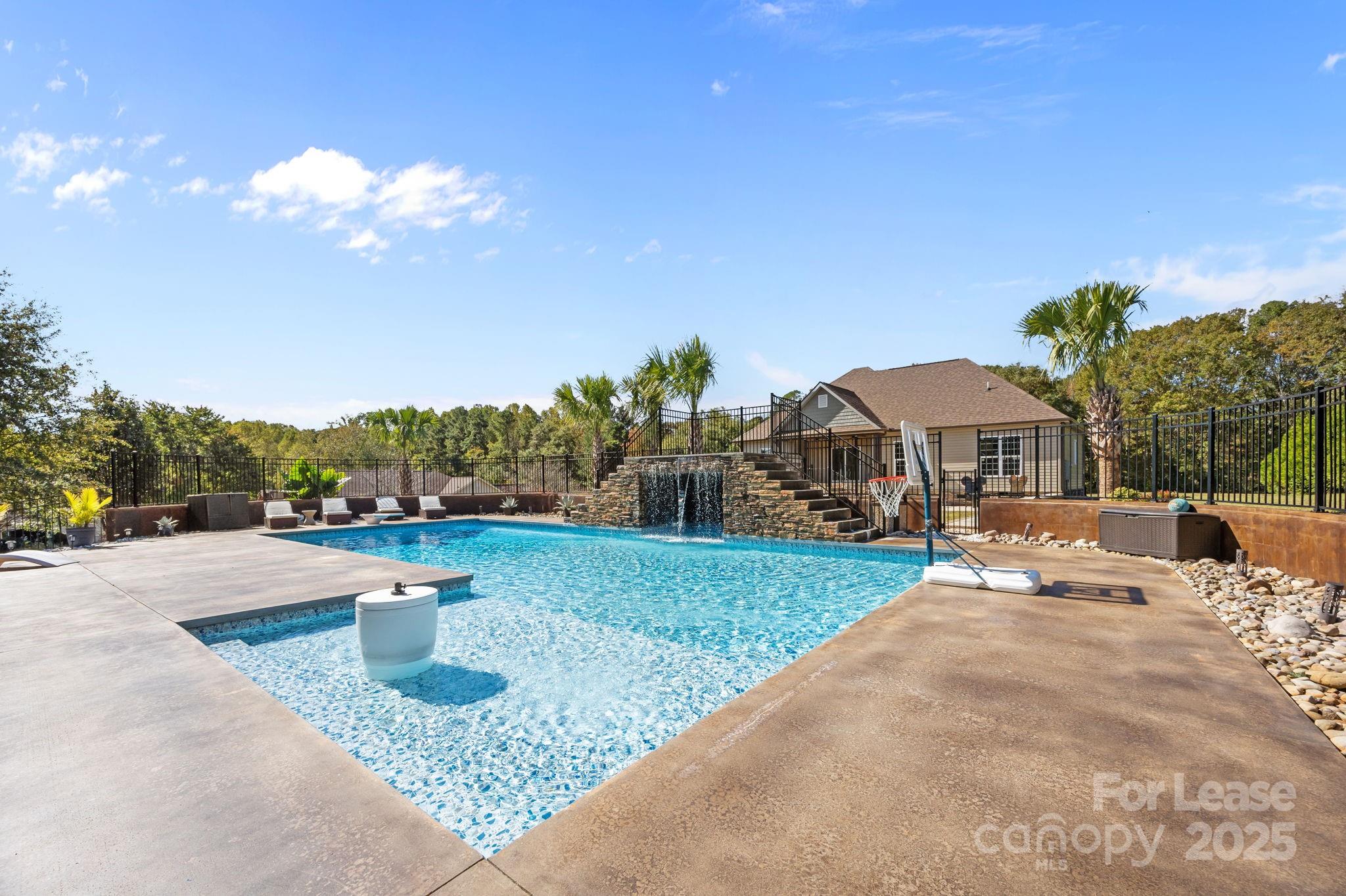 4855 New Cut Road Inman, SC 29349 - Photo 40 of 40 a front view of a house with garden