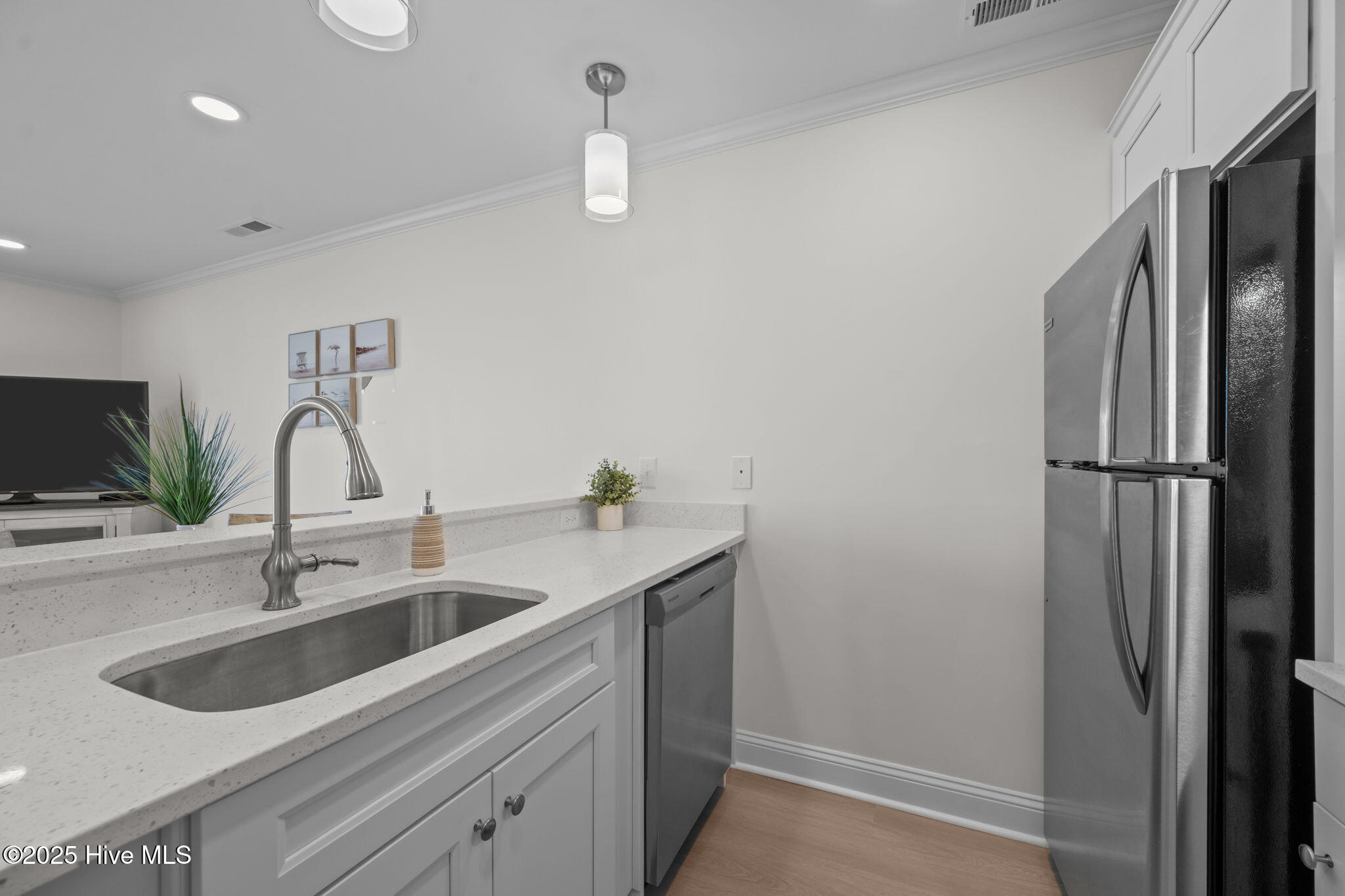 9100 Reed Drive, Unit 3302 Emerald Isle, NC 28594 - Photo 15 of 52 40-web-or-mls-_RAD6541