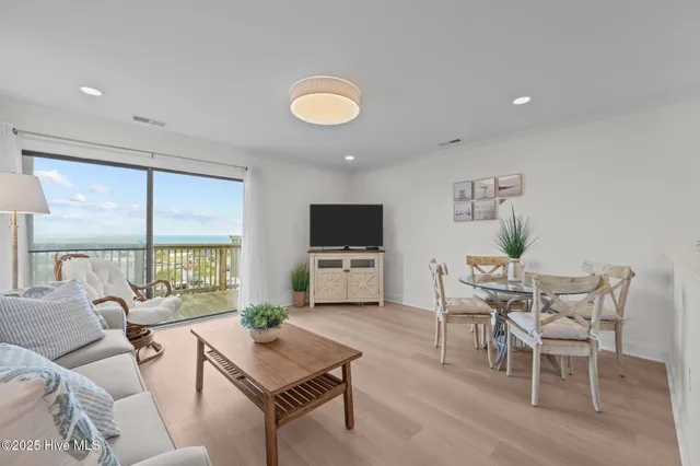 $380,000 | 9100 Reed Drive, Unit 3302, Emerald Isle, NC 28594