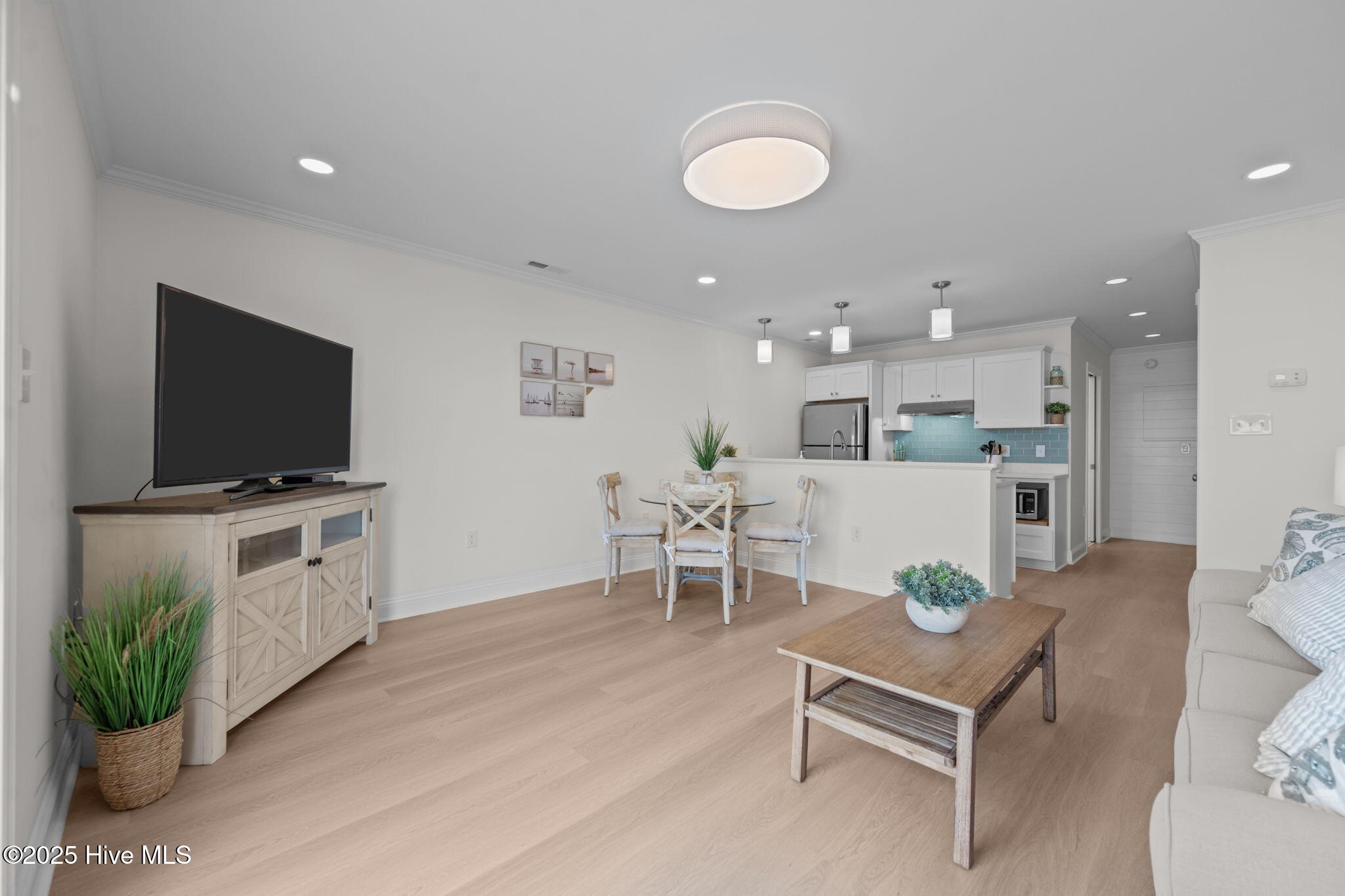 9100 Reed Drive, Unit 3302 Emerald Isle, NC 28594 - Photo 8 of 52 33-web-or-mls-_RAD6514