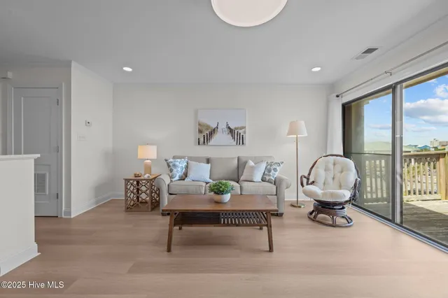 $380,000 | 9100 Reed Drive, Unit 3302, Emerald Isle, NC 28594