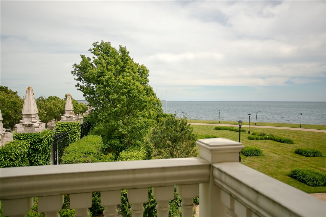 241 Ruggles Avenue, Unit B Newport, RI 02840 - Photo 13 of 16 Primary bedroom balcony