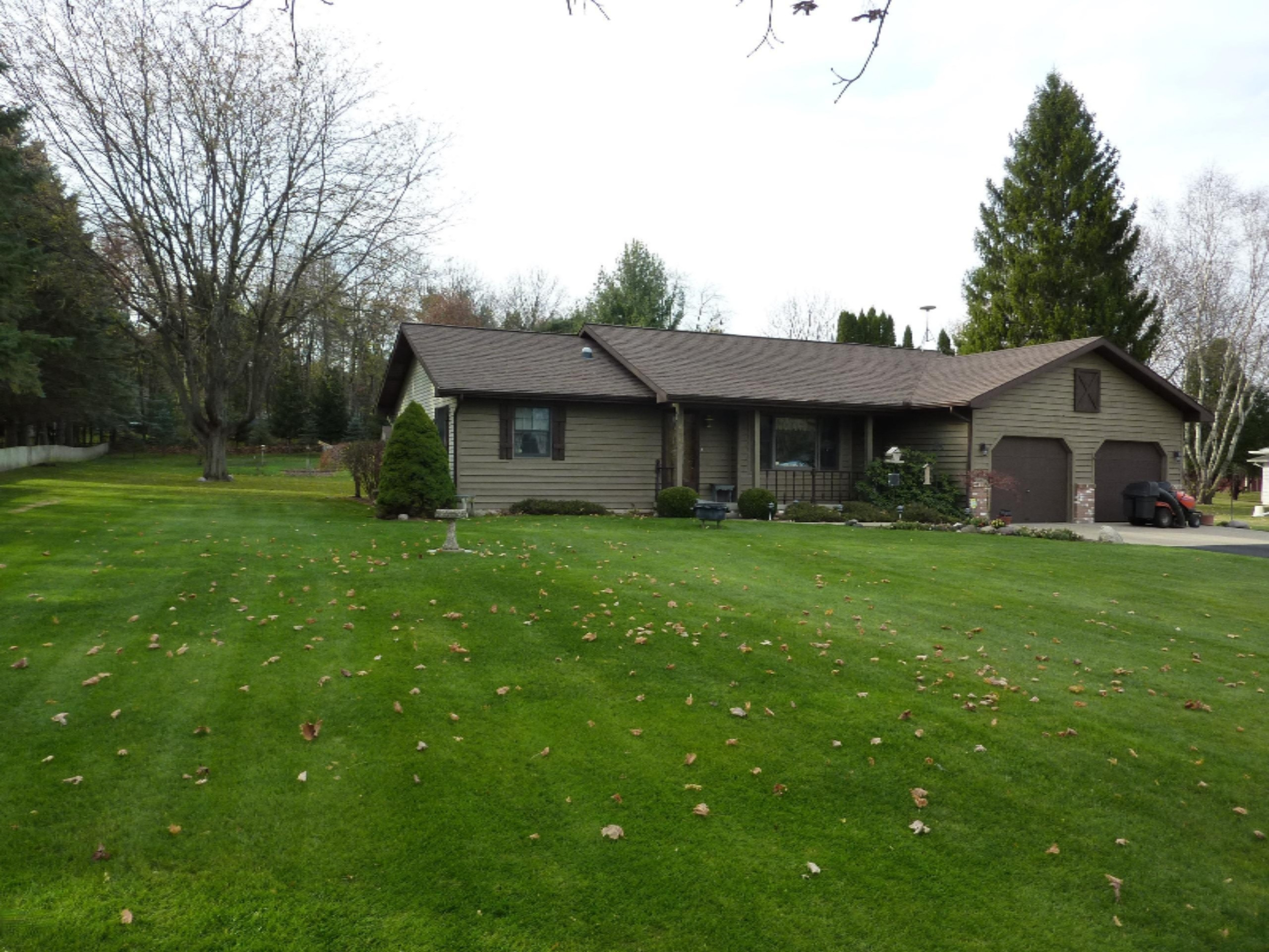8142 South Youngman Road Greenville, MI 48838 - Photo 1 of 15 Youngman Road Ranch
