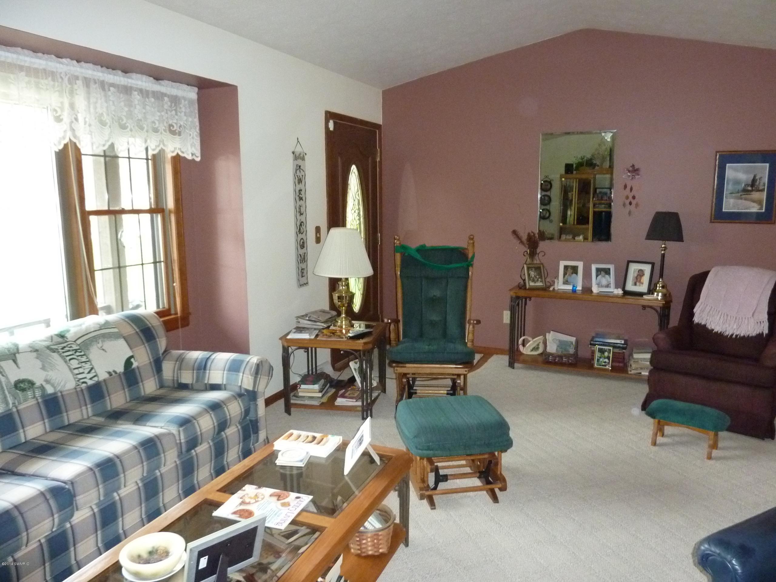 8142 South Youngman Road Greenville, MI 48838 - Photo 7 of 15 Living Room