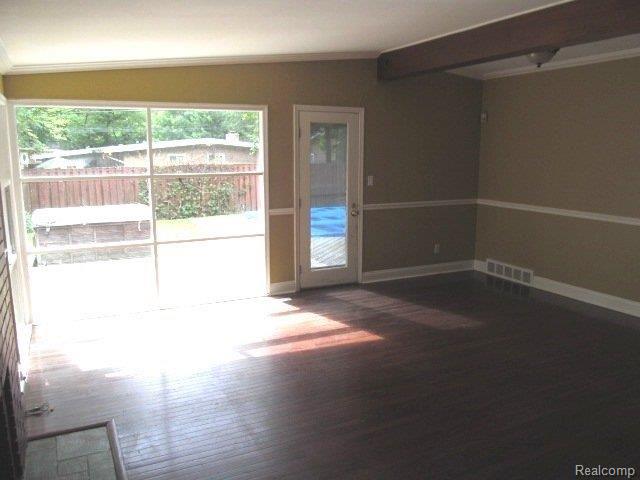 29823 Fall River Road Southfield, MI 48076 - Photo 12 of 25 261-849157 - (34).JPG