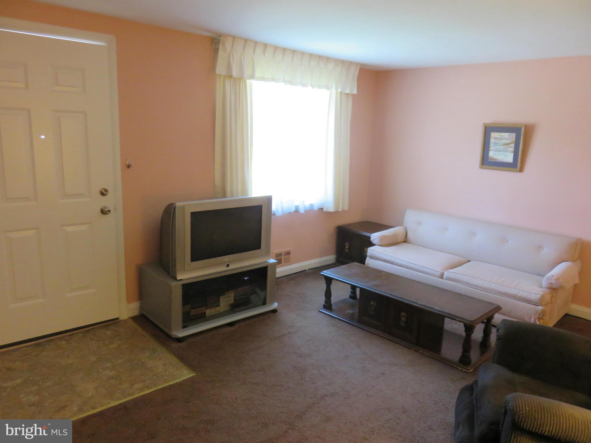 1247 Deanwood Road Baltimore, MD 21234 - Photo 4 of 23 Living Room