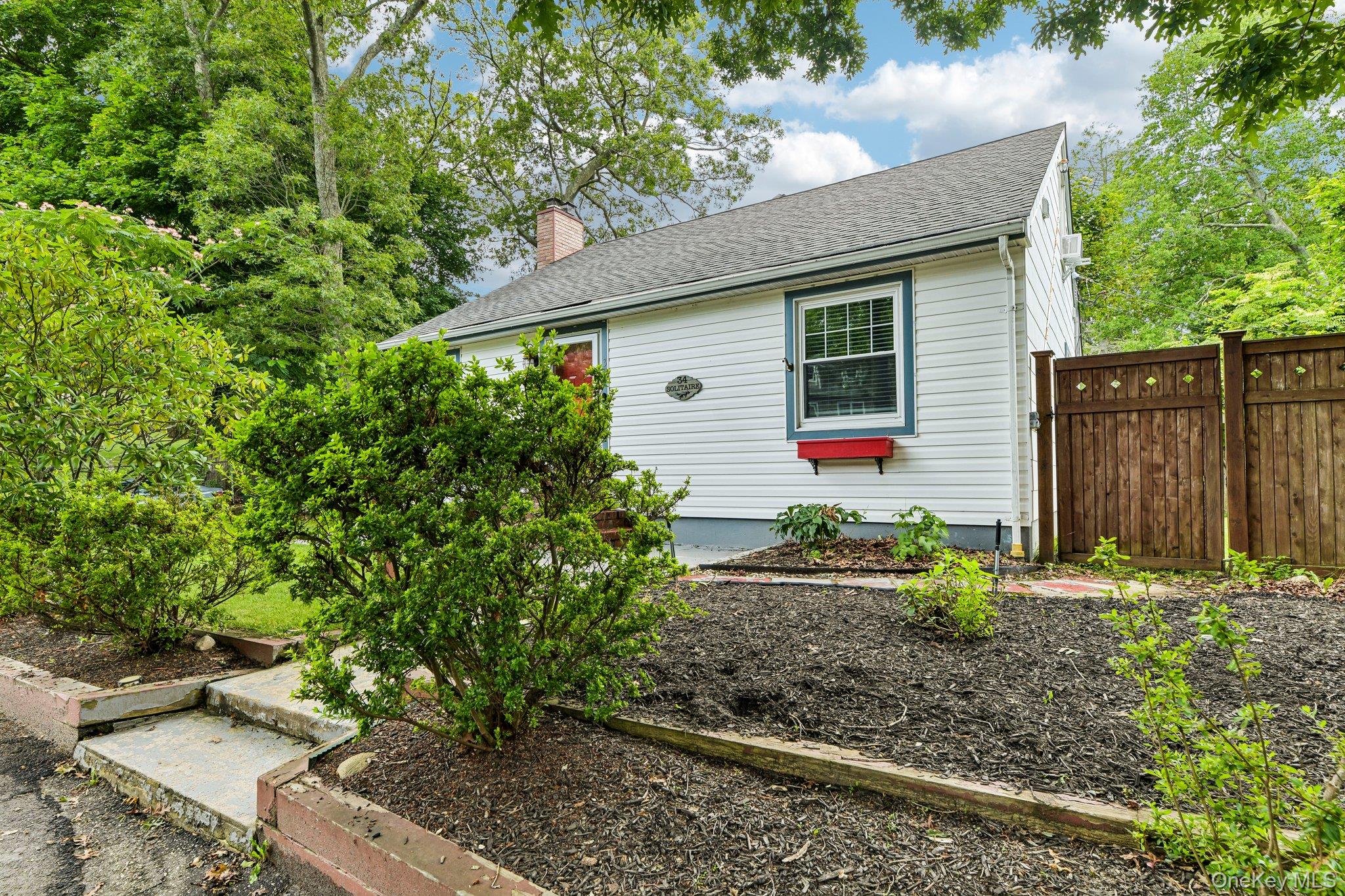34 Solitaire Road Rocky Point, NY 11778 - Photo 2 of 25 Gallery Image 2