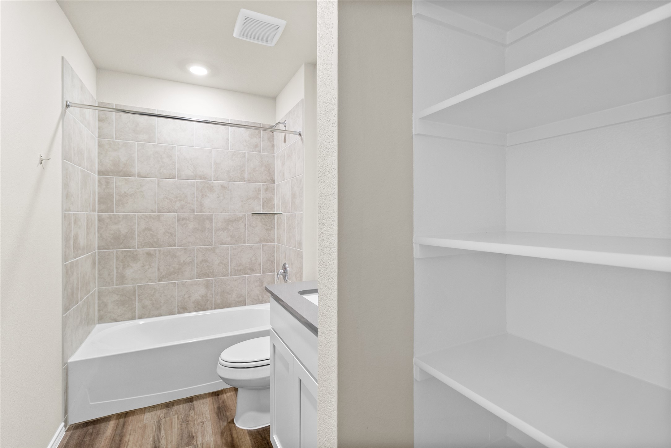 206 Rockbridge Drive Huntsville, TX 77340 - Photo 11 of 15 a bathroom with a bathtub and a toilet
