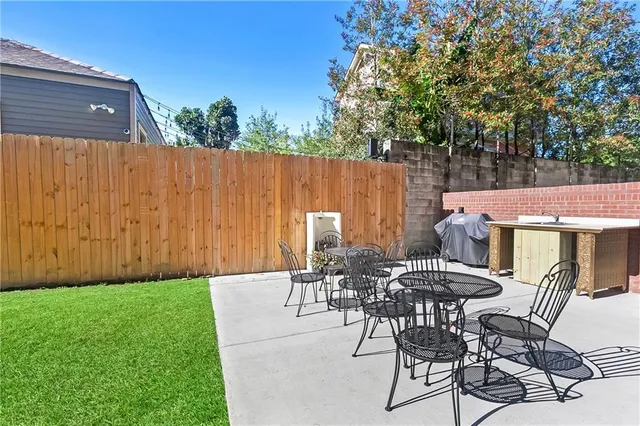 $2,000 | 3601 Camp Street, Unit 101, New Orleans, LA 70115