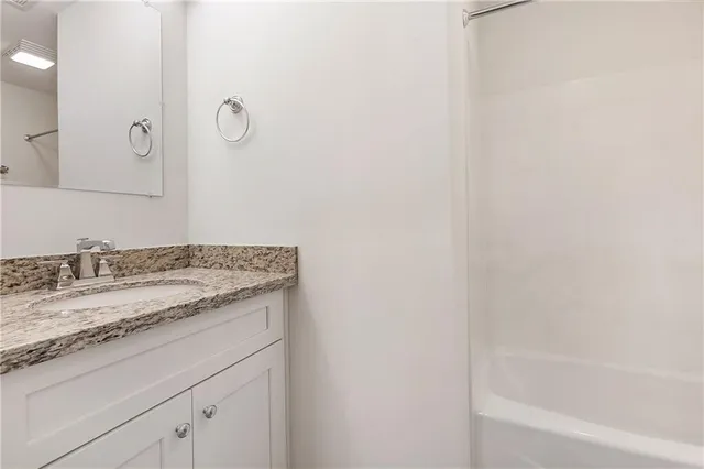 $2,000 | 3601 Camp Street, Unit 101, New Orleans, LA 70115