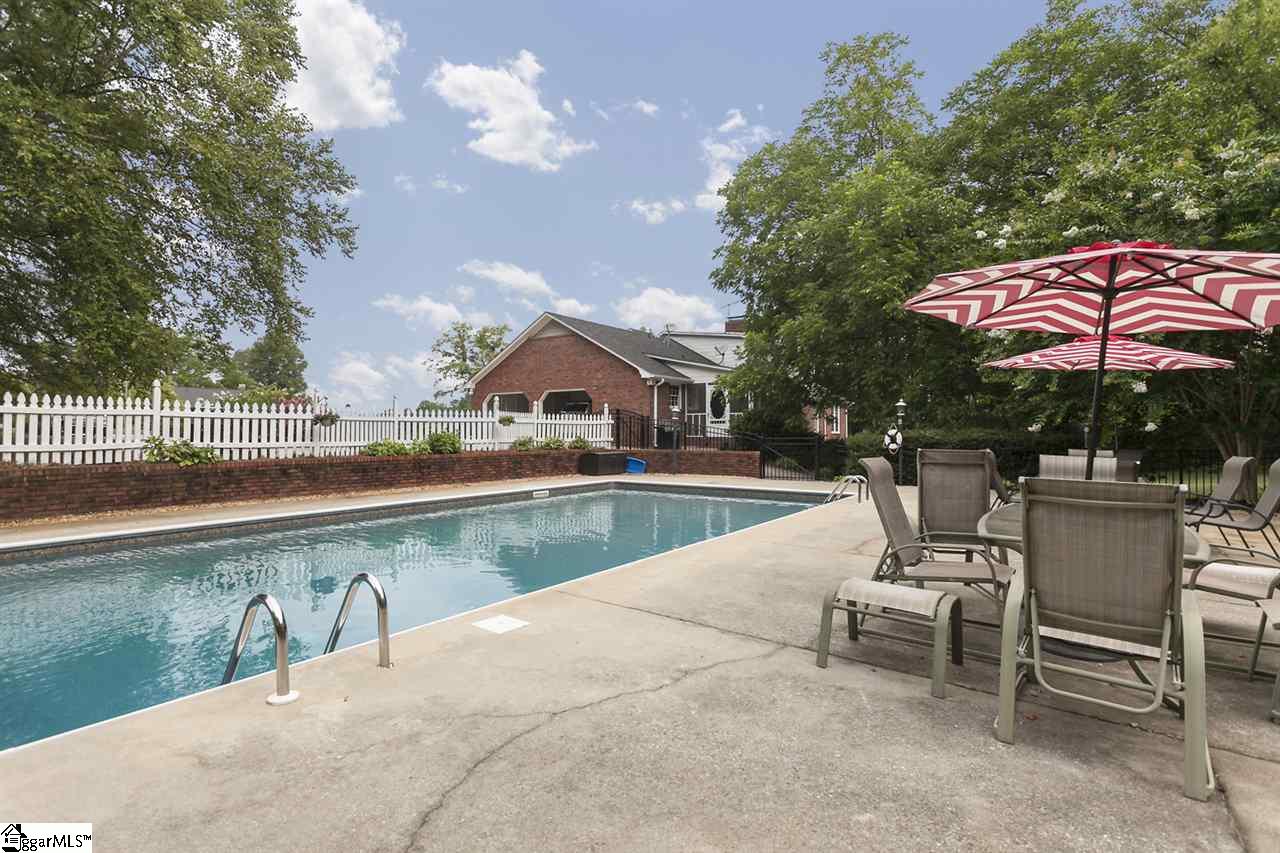 829 Taylor Road Greer, SC 29651 - Photo 5 of 32