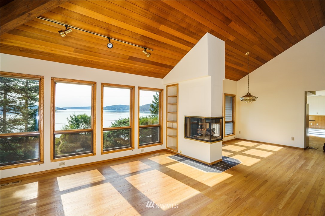 15091 Gibralter Road Anacortes, WA 98221 - Photo 8 of 25 Gallery Image 8