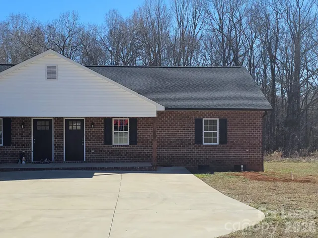 $1,350 | 179 Glen-Gar Drive, Lincolnton, NC 28092