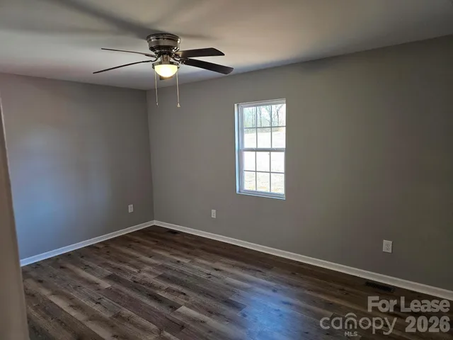 $1,350 | 179 Glen-Gar Drive, Lincolnton, NC 28092