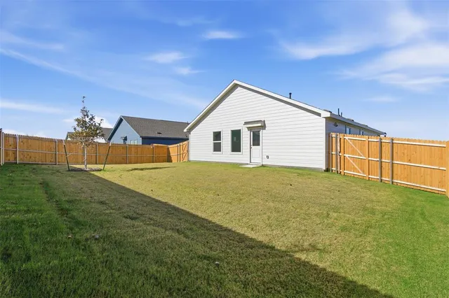 $1,625 | 3704 Spring Run Drive, Sherman, TX 75092