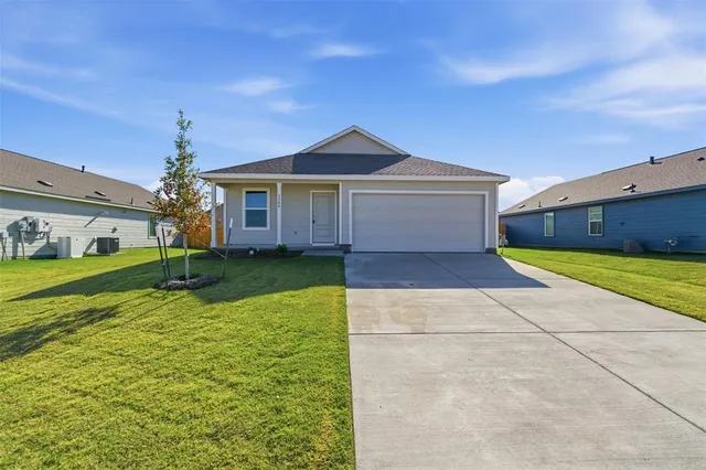 $1,625 | 3704 Spring Run Drive, Sherman, TX 75092