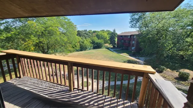 $1,800 | 7713 Woodward Avenue, Unit 3B, Woodridge, IL 60517