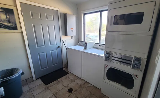 $1,800 | 7713 Woodward Avenue, Unit 3B, Woodridge, IL 60517