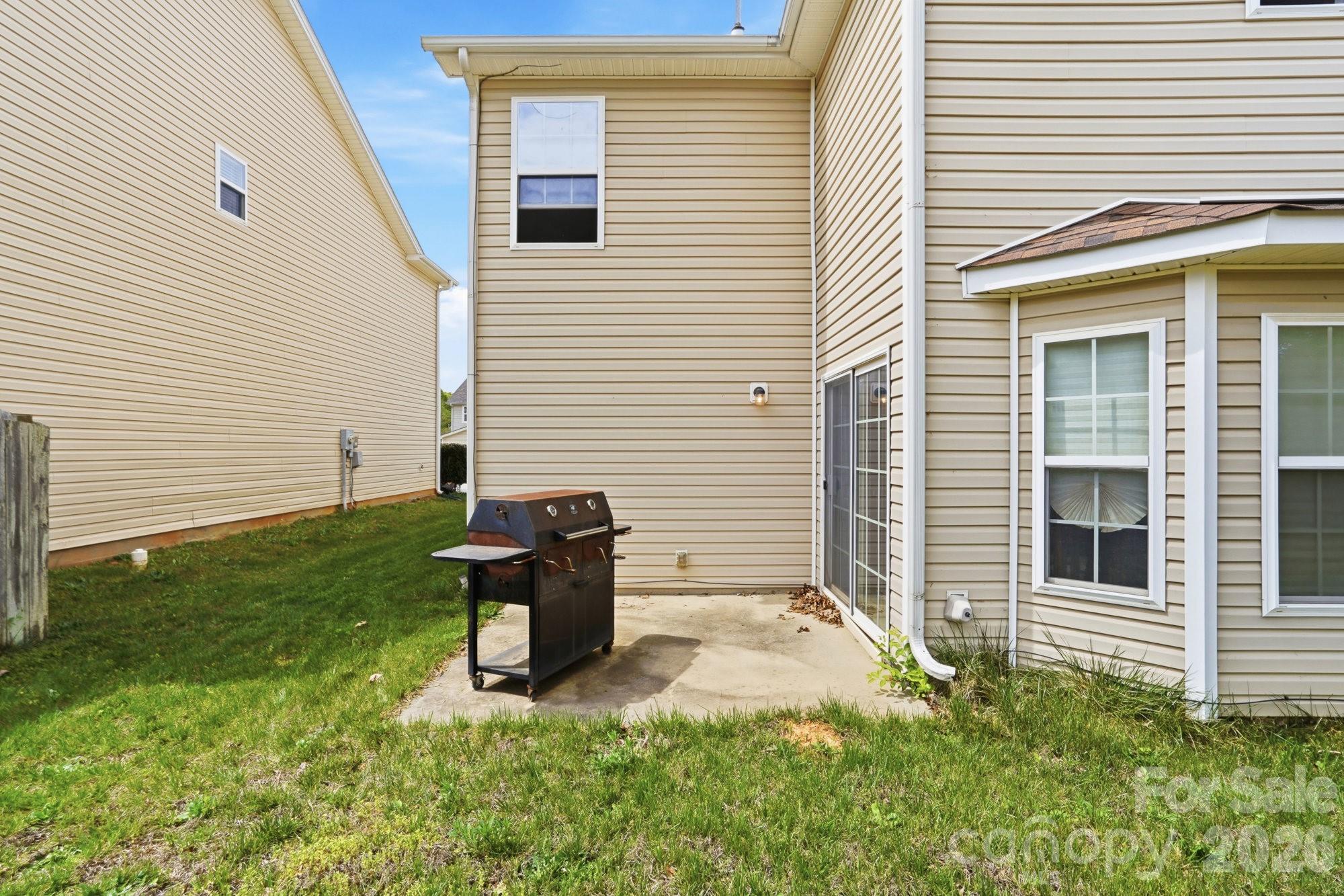 4404 Kiddle Lane Monroe, NC 28110 - Photo 43 of 48 a backyard of a house with table and chairs