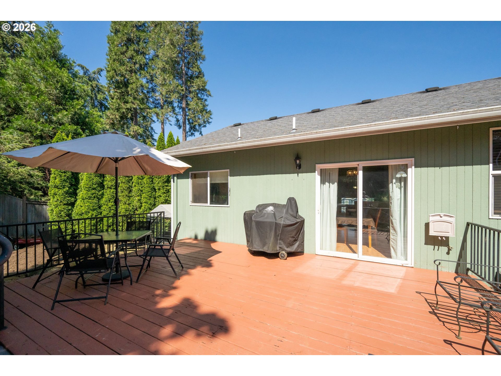 277 South 67th Court Springfield, OR 97478 - Photo 29 of 44 a house view with a seating space
