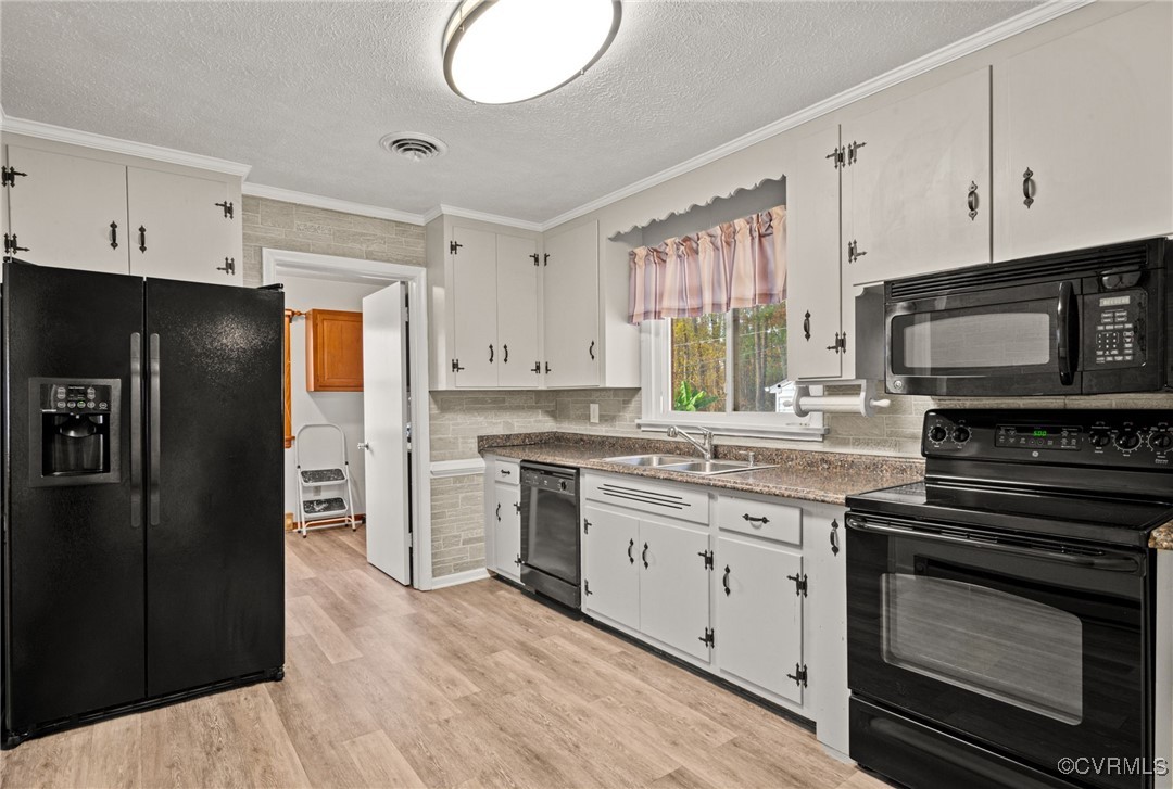 404 East Huntsman Road Sandston, VA 23150 - Photo 12 of 25 Kitchen with light cabinets, decorative backsplash