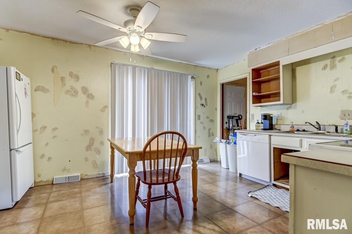 2810 Piper Road Springfield, IL 62707 - Photo 7 of 32