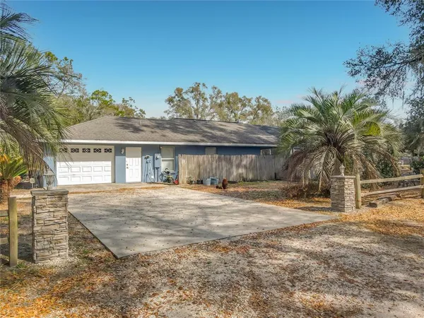 $599,900 | 15271 Southeast 24th Street Road, Ocklawaha, FL 32179