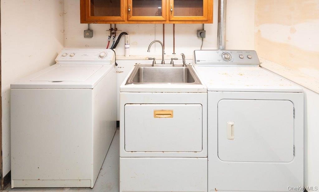 7 Harrimac Lane Putnam Valley, NY 10579 - Photo 28 of 41 a utility room with dryer and washer