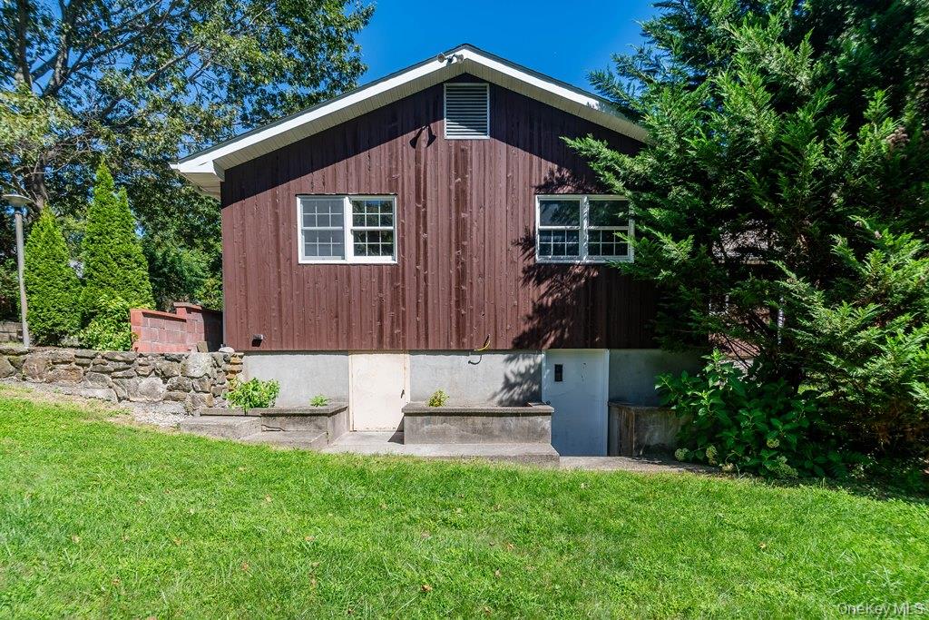 7 Harrimac Lane Putnam Valley, NY 10579 - Photo 33 of 41 a front view of a house with a yard