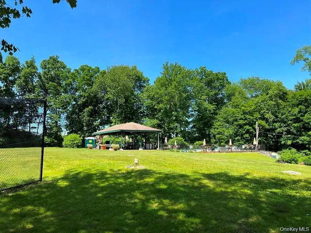 a view of a tennis court