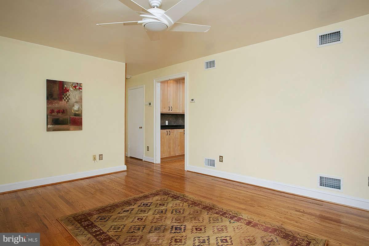 5816 Brunswick Street Springfield, VA 22150 - Photo 4 of 30 Living Room