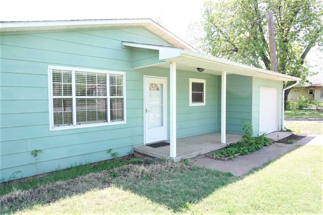 514 Ivanhoe Street Perry, OK 73077 - Photo 2 of 19 Gallery Image 2