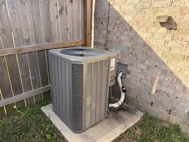 $285,000 | 14427 Woodcott Warren Way, Rosharon, TX 77583