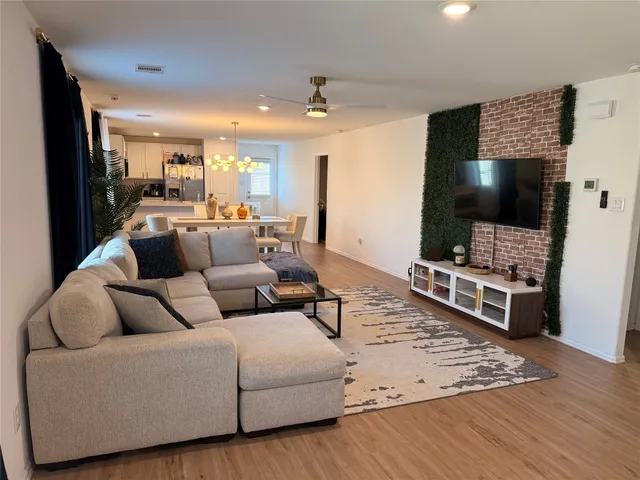 $285,000 | 14427 Woodcott Warren Way, Rosharon, TX 77583