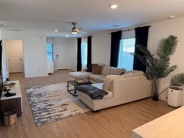 $285,000 | 14427 Woodcott Warren Way, Rosharon, TX 77583