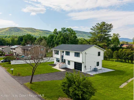 $725,000 | 10 Scofield Road, Beacon, NY 12508