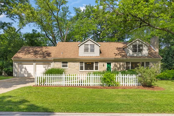 120 North Pine Street, Geneva, IL 60134