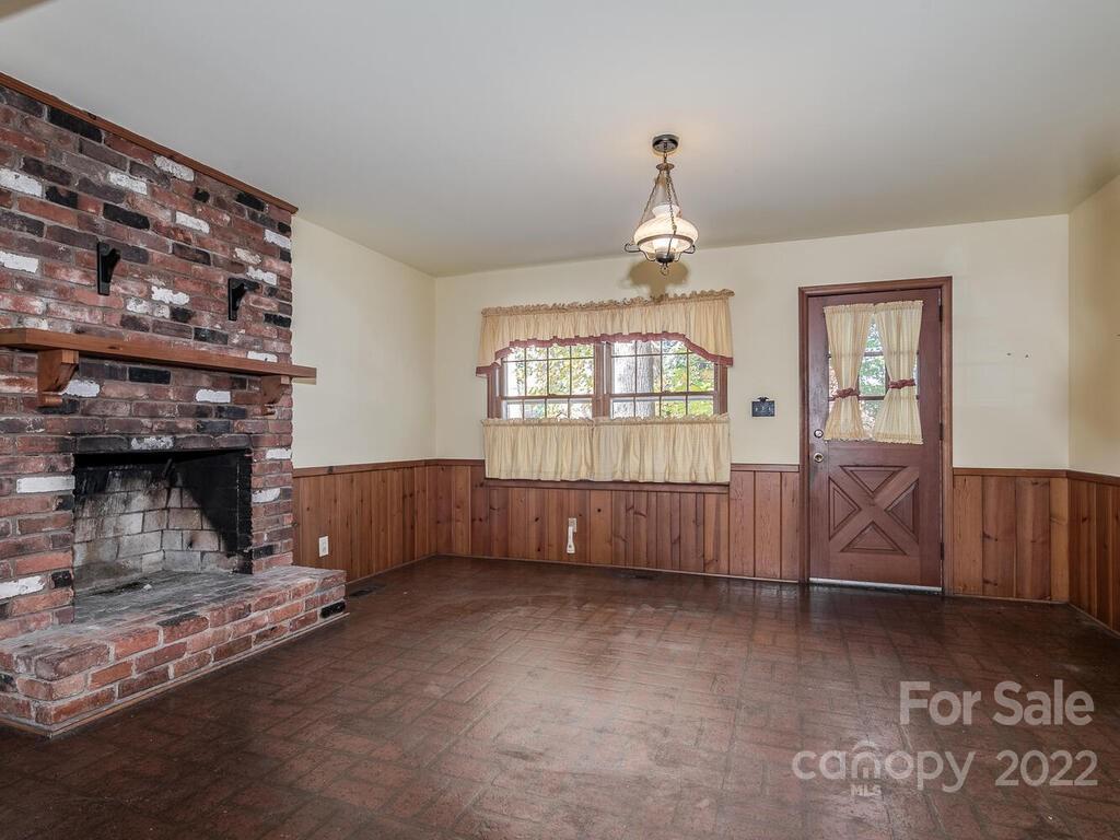 627 Sandridge Road Charlotte, NC 28210 - Photo 11 of 19 a living room with furniture and a window
