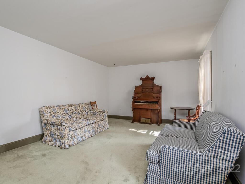 627 Sandridge Road Charlotte, NC 28210 - Photo 6 of 19 a living room with furniture