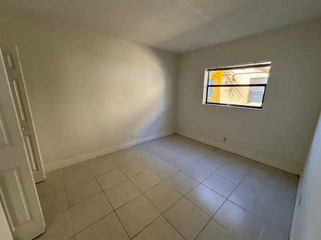 $1,500 | 4061 North Dixie Highway, Unit 17, Oakland Park, FL 33334