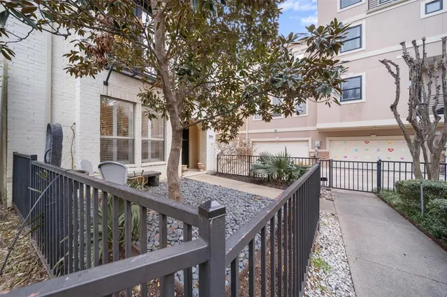 $4,650 | 3605 Live Oak Street, Dallas, TX 75204