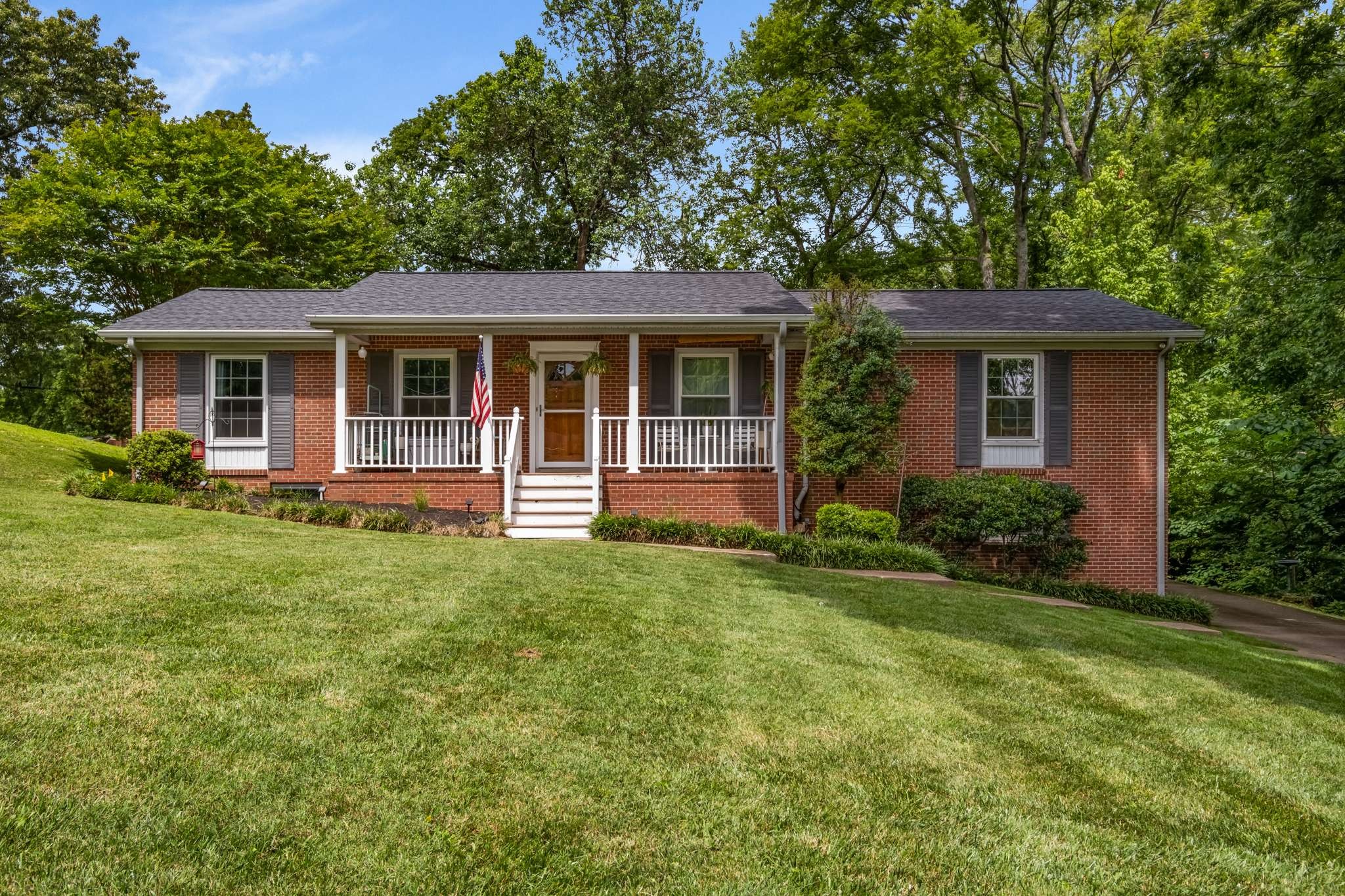 5325 Overton Road Nashville, TN 37220 - Photo 2 of 39 Gallery Image 2