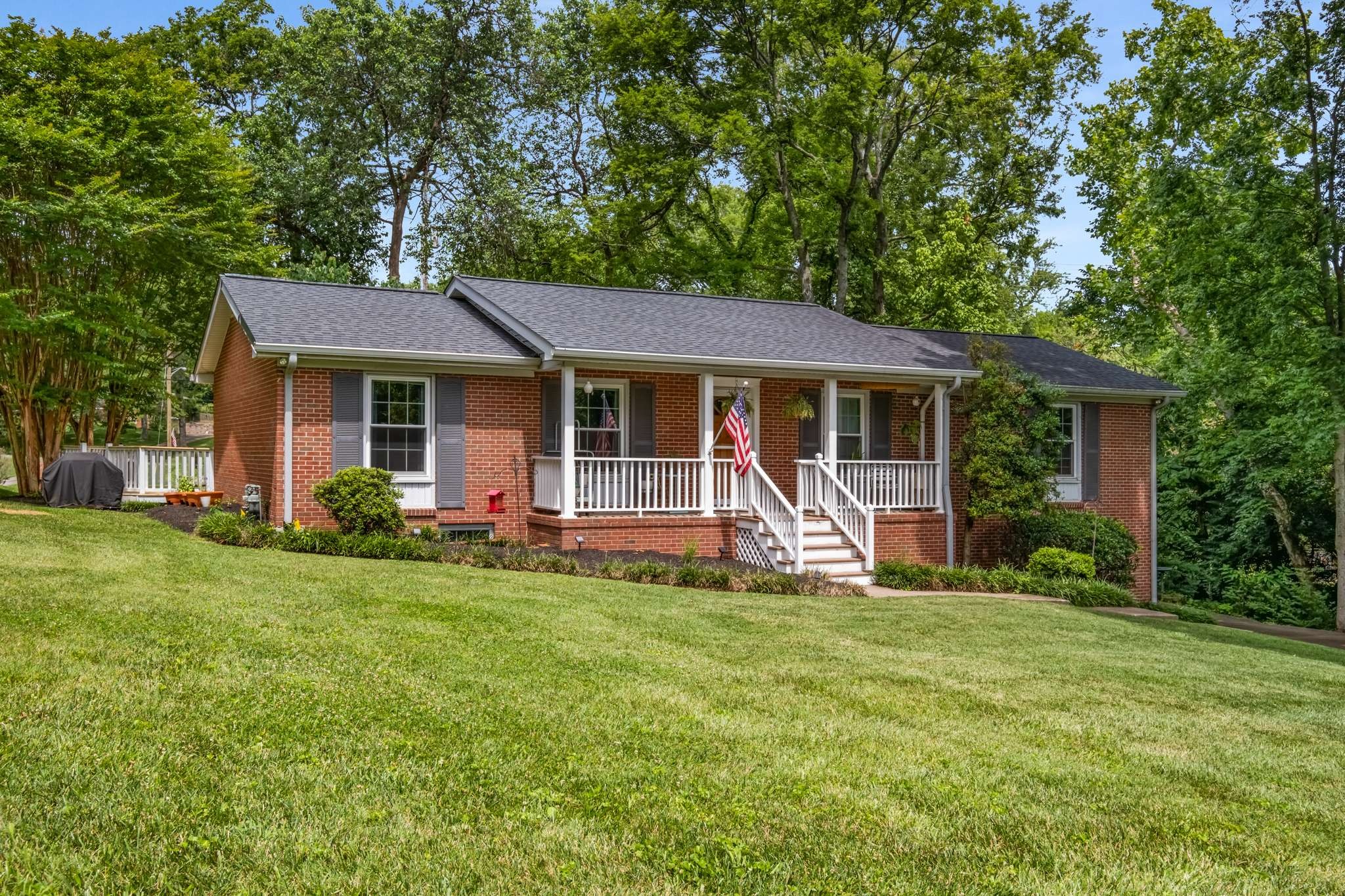 5325 Overton Road Nashville, TN 37220 - Photo 4 of 39 Gallery Image 4