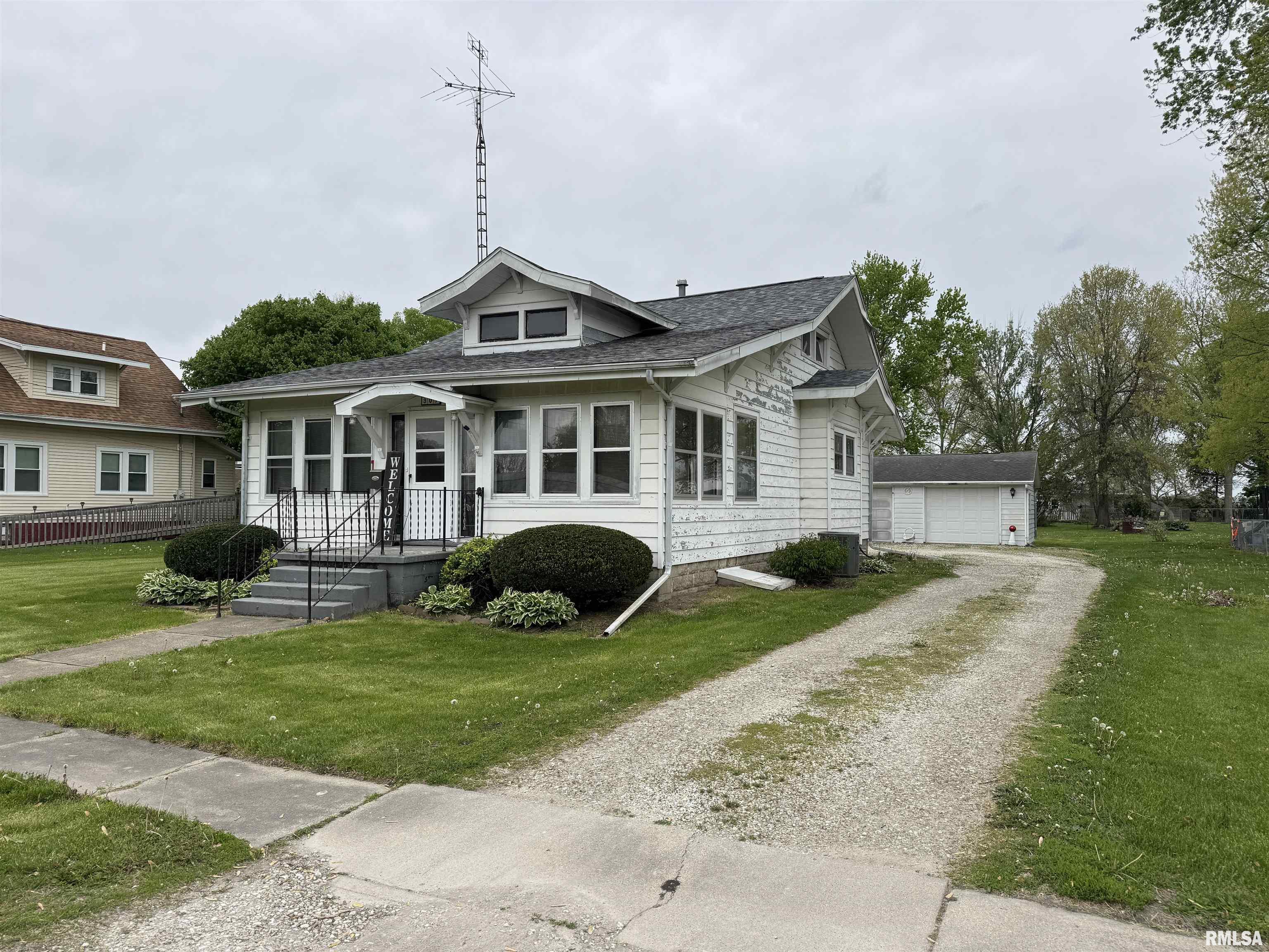 307 Lafayette Street Avon, IL 61415 - Photo 2 of 36