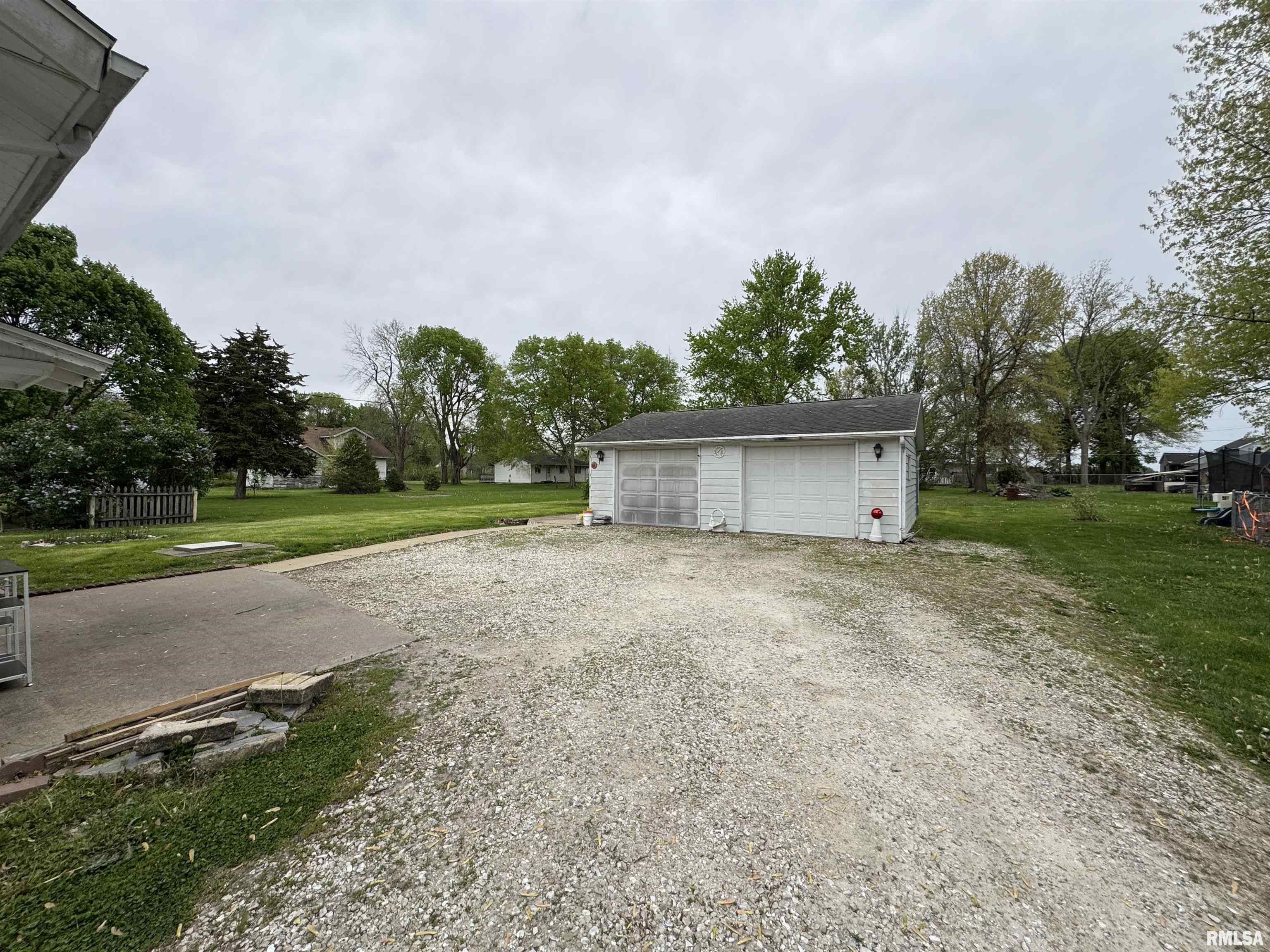 307 Lafayette Street Avon, IL 61415 - Photo 4 of 36