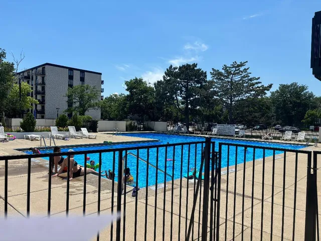 $1,450 | 9118 Elmwood Drive, Unit 2B, Niles, IL 60714